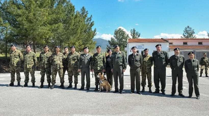 Βράβευση στρατιωτικού σκύλου από τις Ένοπλες Δυνάμεις (εικόνες)